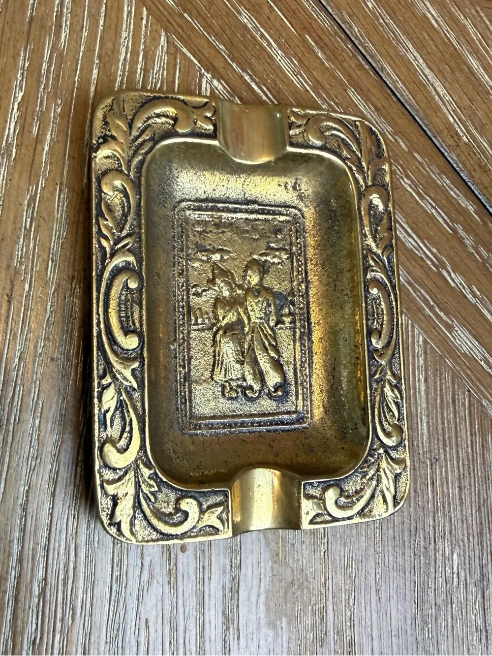 N/A small ornate
